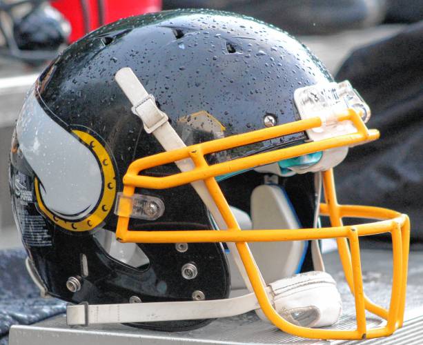 H.S. Football: Trenton Clark's scoop-and-score seals Vikings victory, hands Belchertown first loss