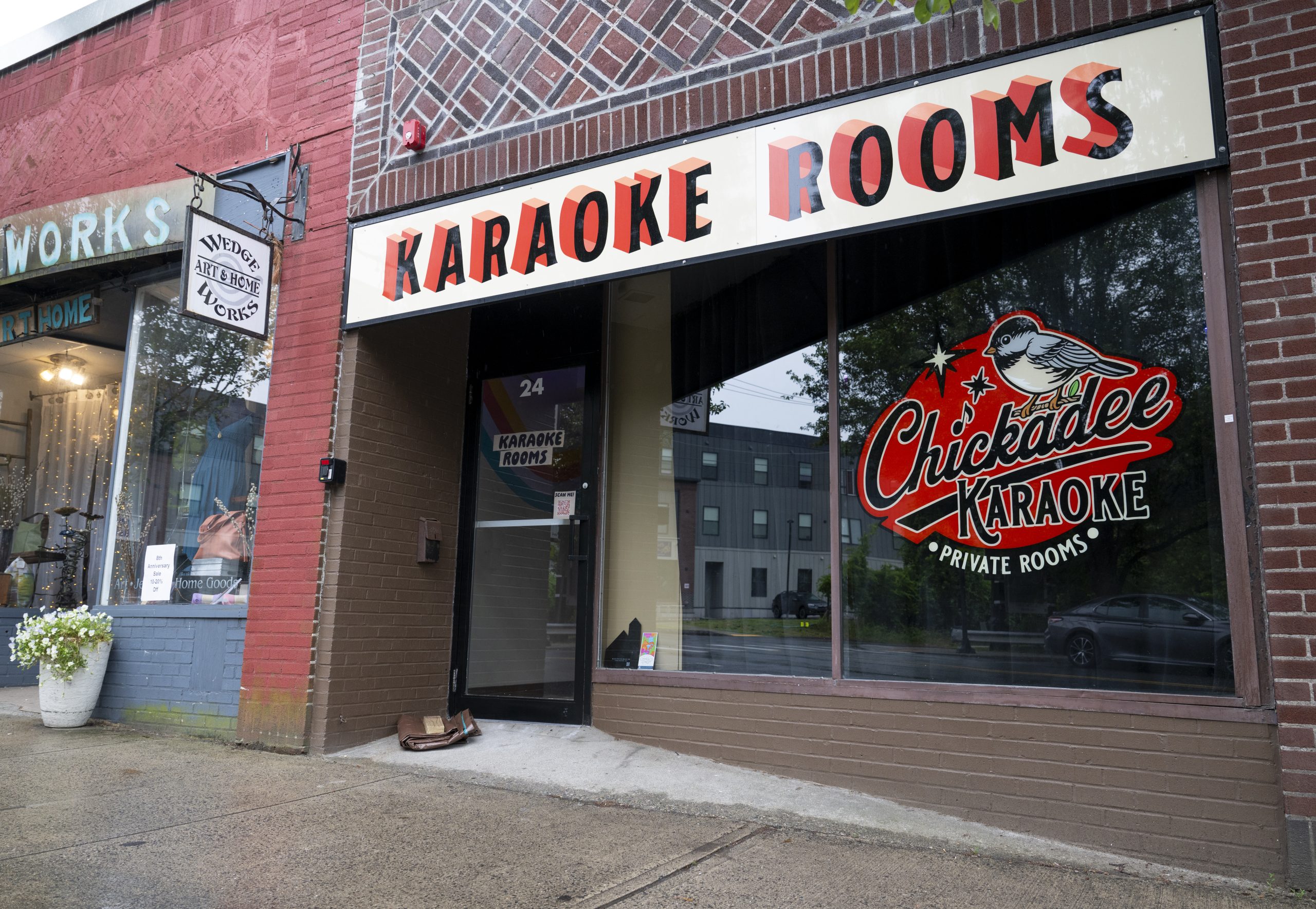 Easthampton’s last liquor license goes to new karaoke bar